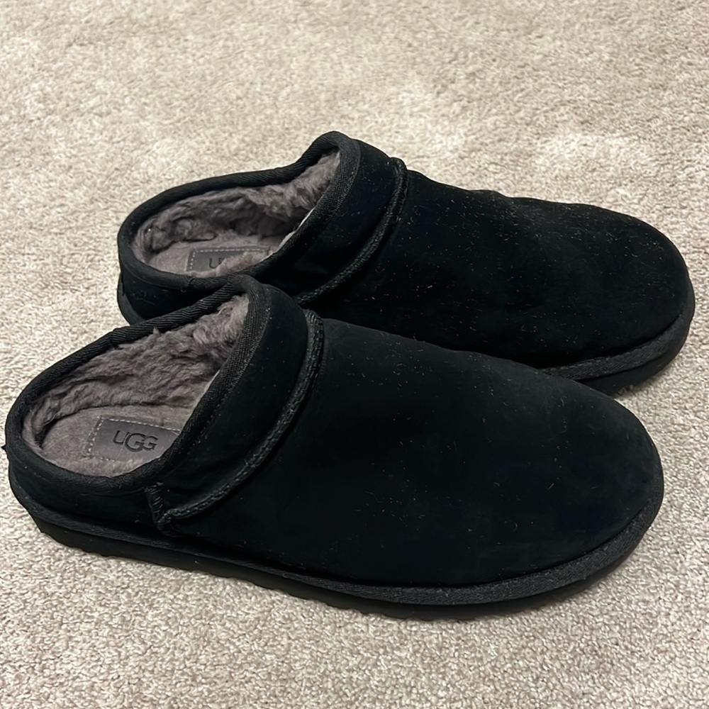 Black Ugg Classic Slipper (women) size 11 - EUC